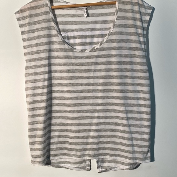 O’Neill - women’s sleeveless t- shirt. Size S - Picture 1 of 7